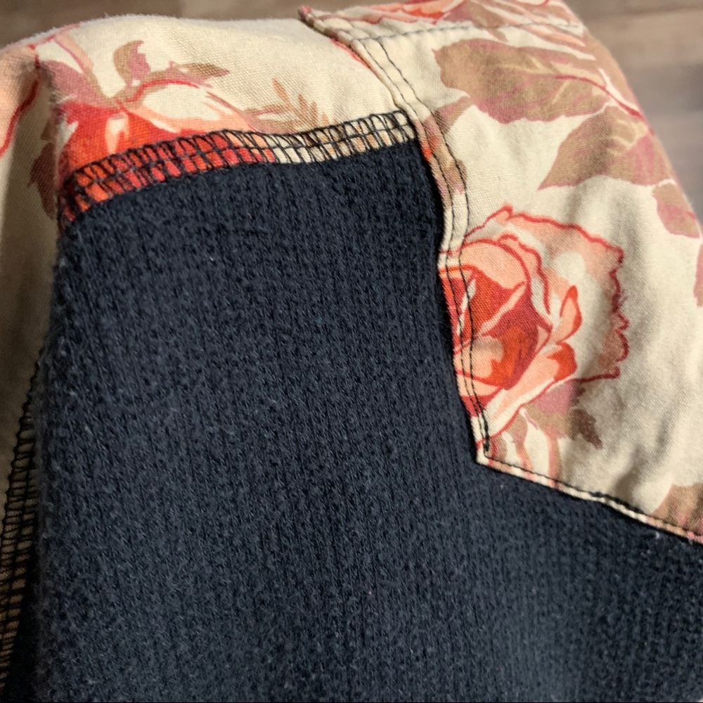 🍂 Two Angle Floral Sweater 🍂 - Picture 7 of 7